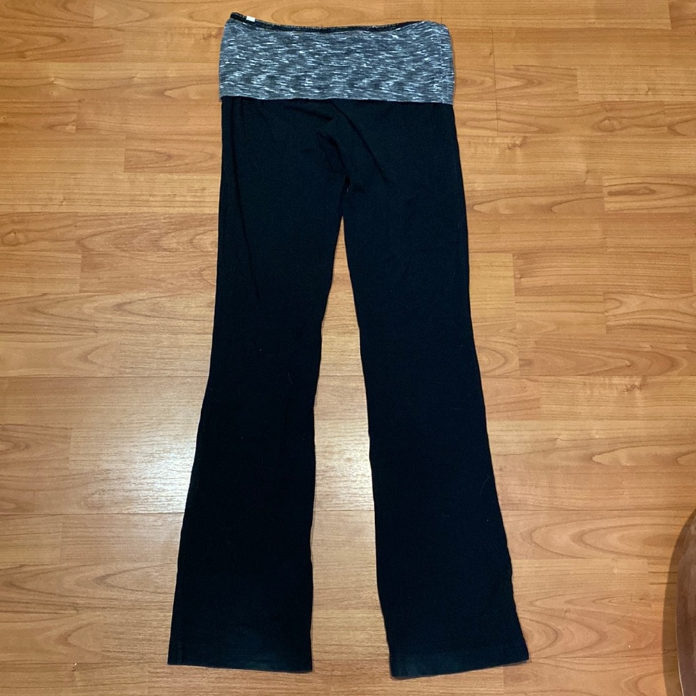 Black yoga pants